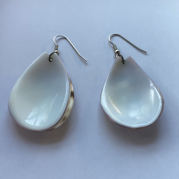 Shell earrings - Picture 3 of 3